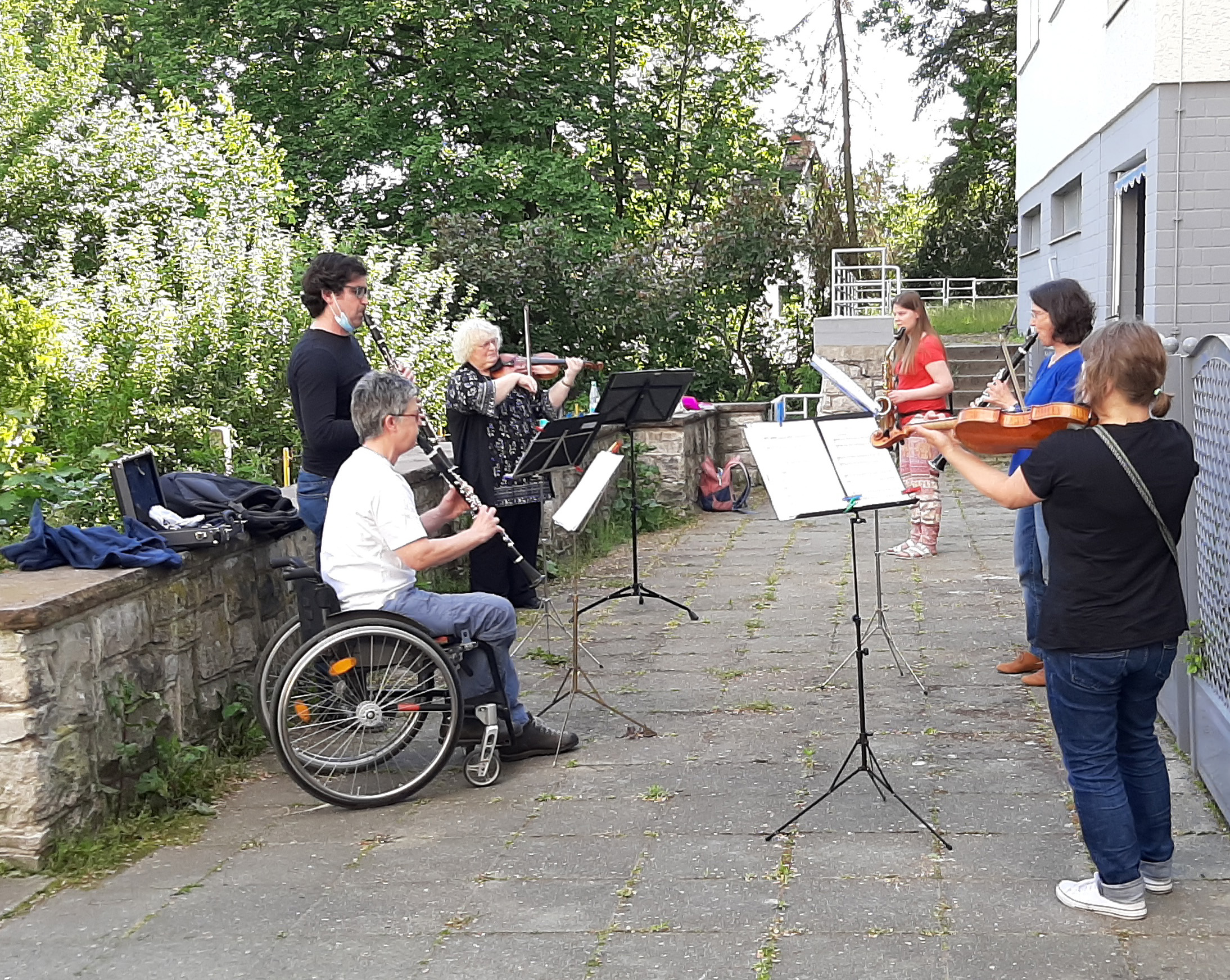 Fotos_großformatig__Balkonkonzert_Werkstatt Utopia_EJF_Nr. 8 _20.5.20_7